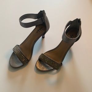 Silver/grey heels for special occasion size 6
